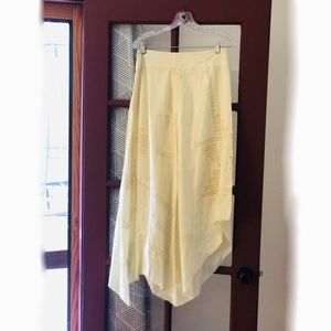 LIKE NEW Free People Lace Skirt | mid-length, cream colored, lace skirt.